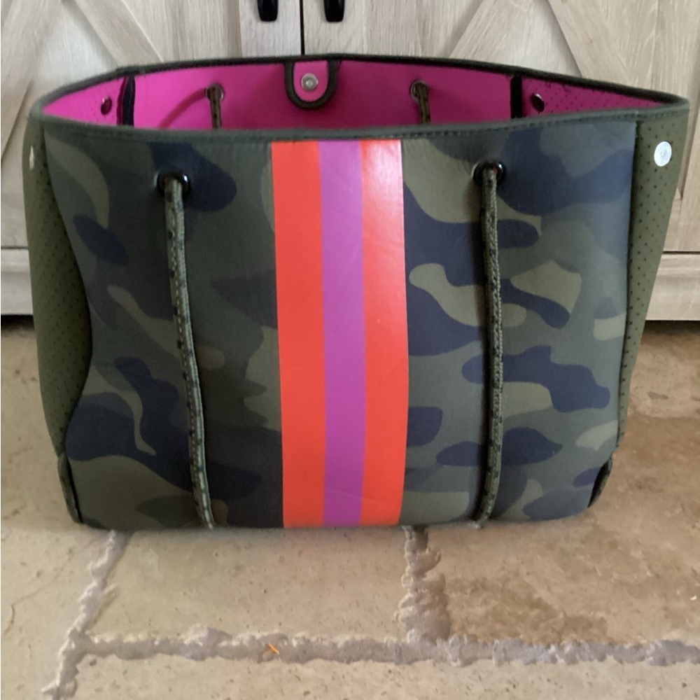 Social trends Tote Purse Camo / Pink Stripes Neoprene Bag